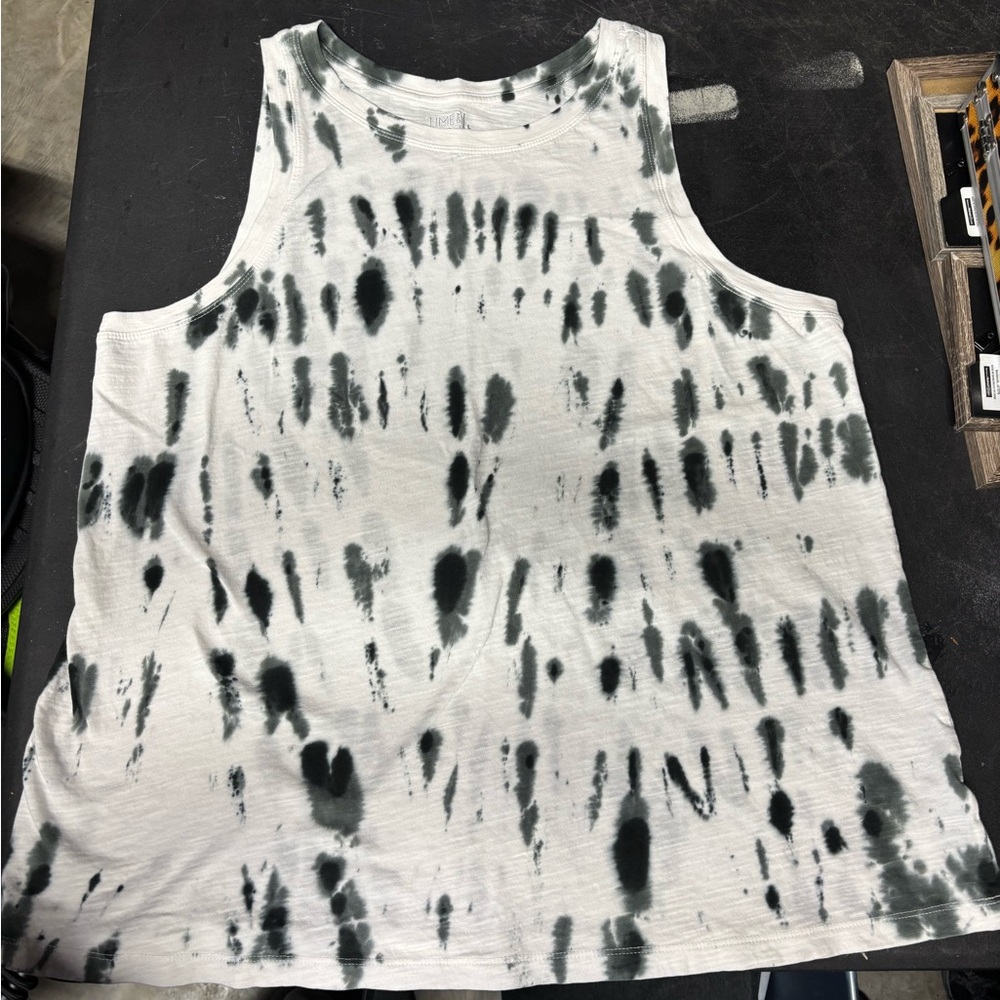 Time and Tru Black and White Tie-Dye Tank Top